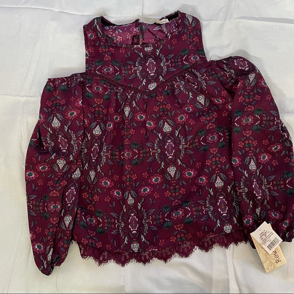 Cold Shoulder top NWT